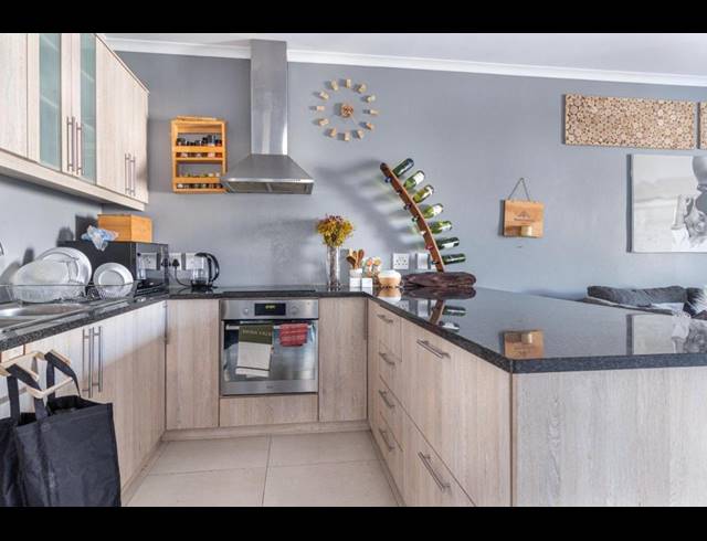 2 BEDROOM HOUSE FOR SALE IN PARKLANDS EAST